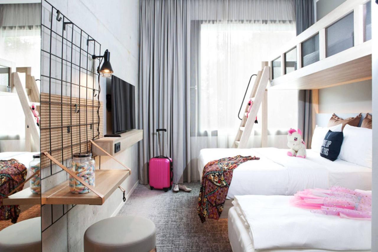 Moxy Rust Hotel Bagian luar foto
