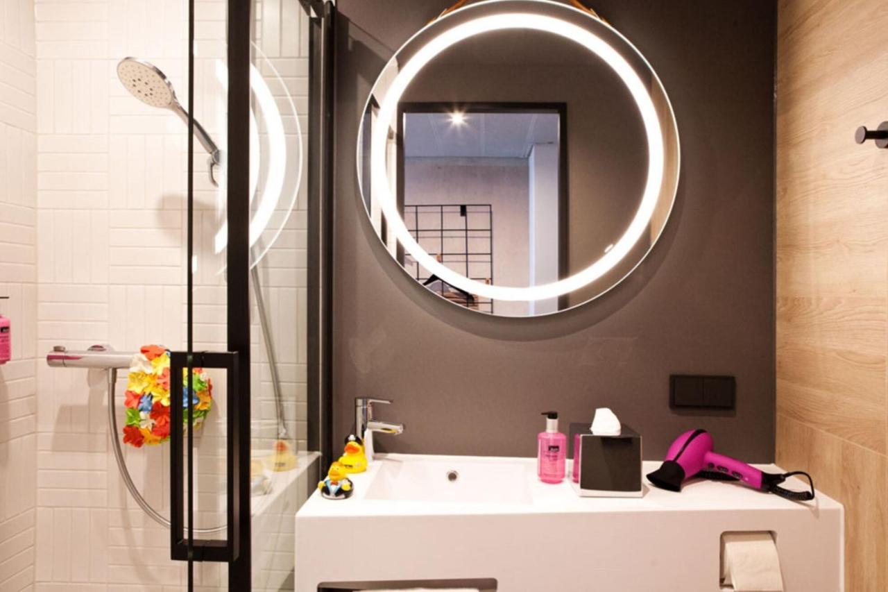 Moxy Rust Hotel Bagian luar foto